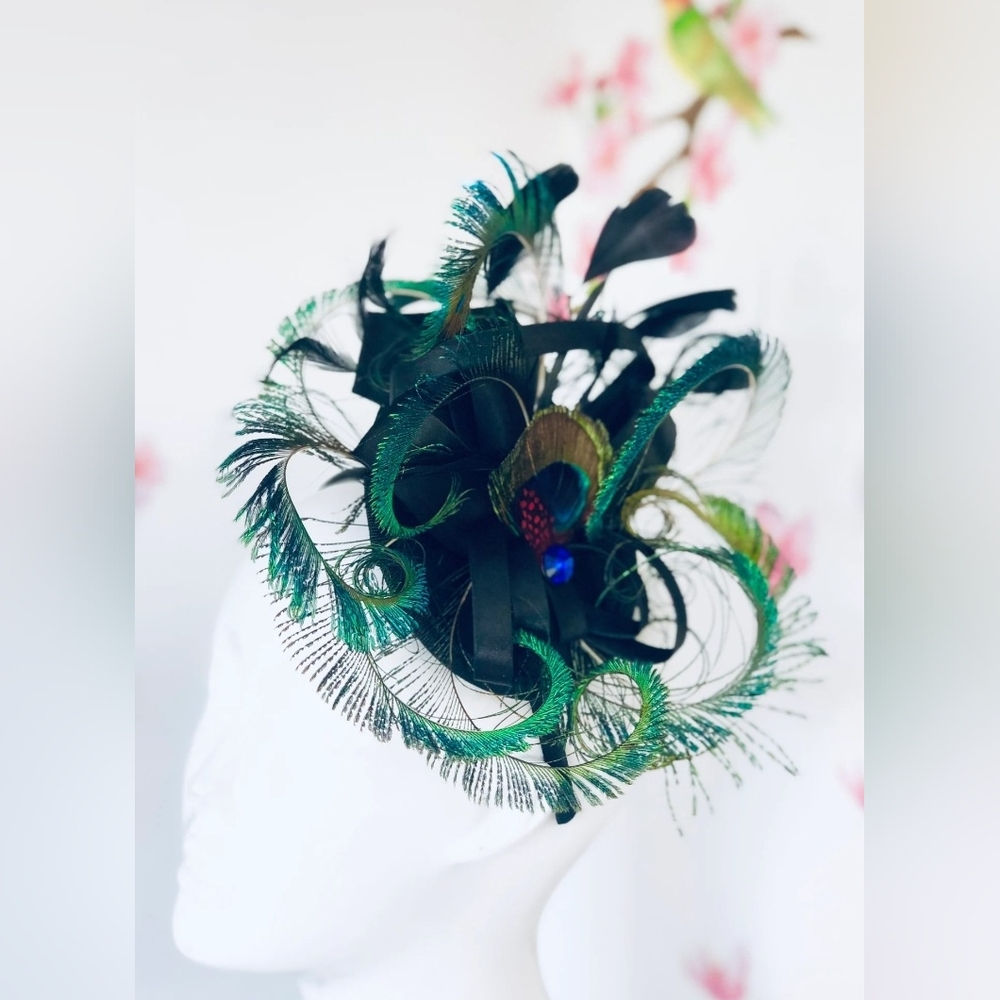 ❤️Stunning peacock feather facinator, brand new